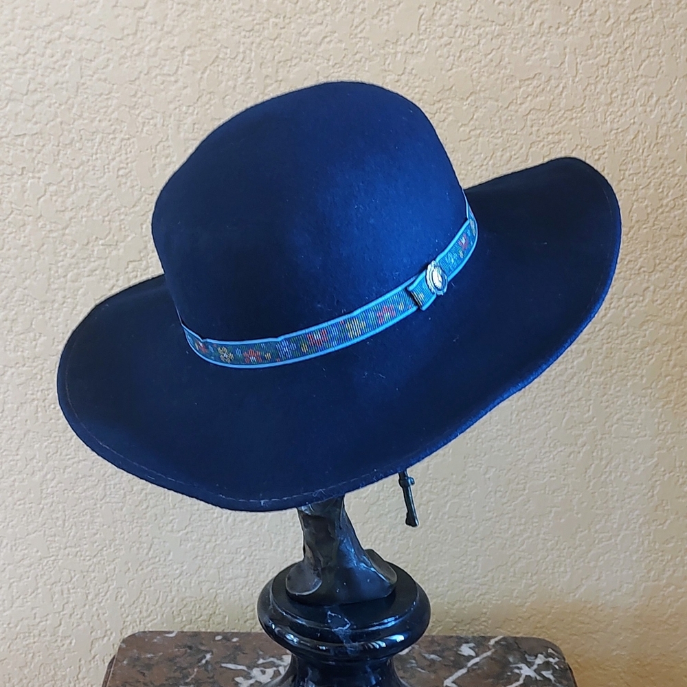 Lovely women's navy hat. I don't see a maker's mark, but it looks to be felt.